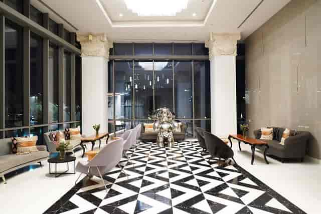 Daffodils in Sheraton Lahore lobby, modern design ideal for networking events and meetings.