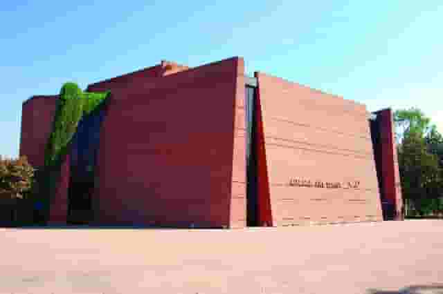 Performing arts theater