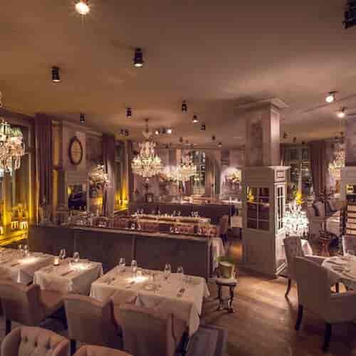 Elegant Bistro Restaurant in Villa Merton, ideal for private dining and intimate gatherings.