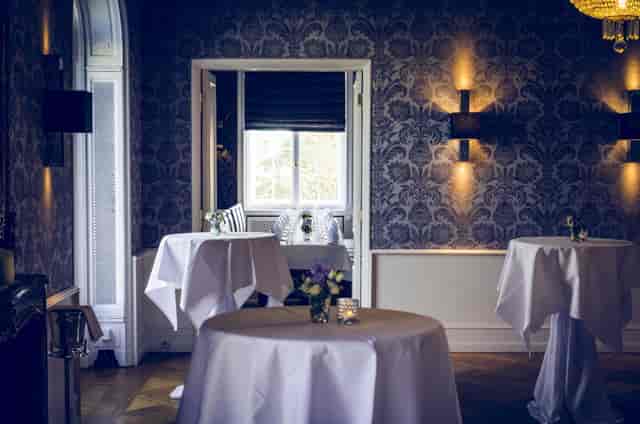 Elegant Frühstückszimmer in Villa Merton, ideal for intimate cocktail receptions.