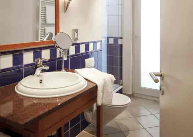 Modern restroom in Villa Orange library, key for event hygiene and guest satisfaction.