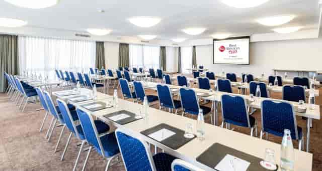 Best Western Plus iO Hotel meeting room with natural light for corporate events and workshops.