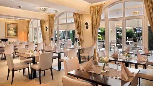 Elegant dining at Puccini in Villa Toscana, ideal for formal events and gatherings.
