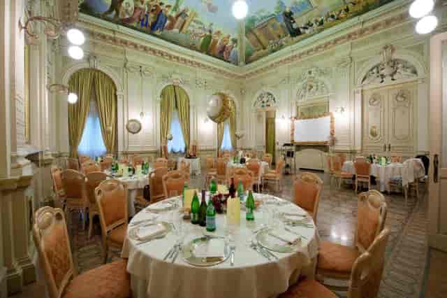 Elegant Affreschi Lounge at Hotel Villa Malpensa, ideal for weddings and corporate events.
