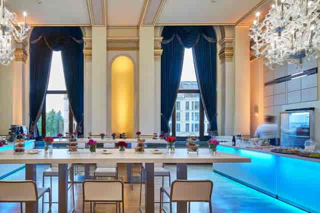 Elegant event space in Oper Frankfurt with high ceilings for upscale meetings and receptions.