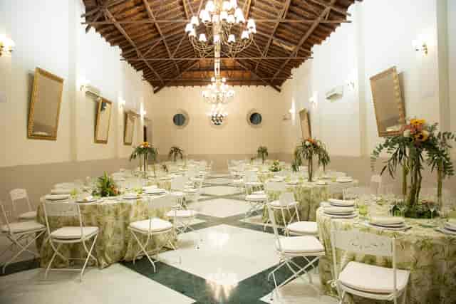 Elegant event space in Fogón de la Casona, perfect for weddings and corporate functions.