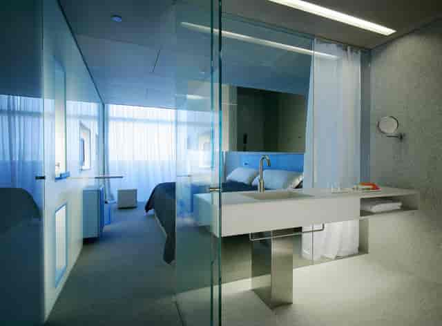 Modern hotel room at V&L Silver, Puerta América, perfect for meetings and retreats.