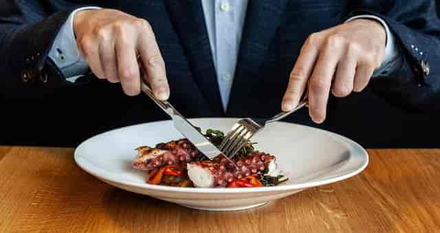 Elegant dish served at Hotel Gran Bilbao restaurant, ideal for high-end catering events.