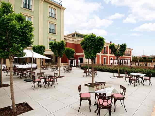 Stylish outdoor lounge at Eurostars Palacio Buenavista, perfect for cocktail receptions.
