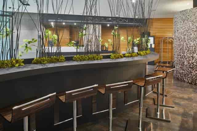 Sleek reception area at Silken Gran Teatro Burgos, perfect for events and networking.
