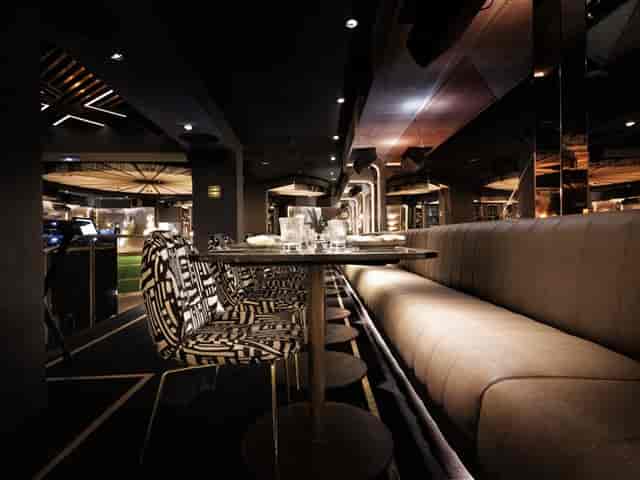 Sophisticated dining space at Panthera Madrid for corporate events and upscale gatherings.