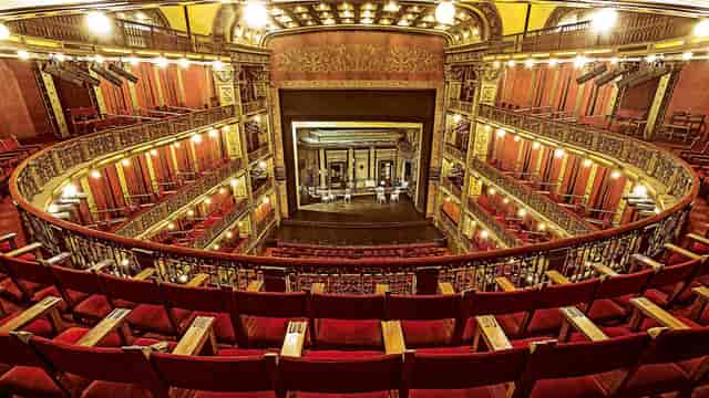 Ornate Nuevo Teatro Alcalá with tiered seating for elegant live performances