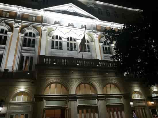 Elegant Sala de la Princesa in Teatro María Guerrero, perfect for upscale galas and receptions.