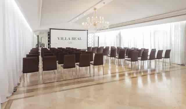 Neptune Meetings Room at Hotel Villa Real, modern space for corporate events and presentations.
