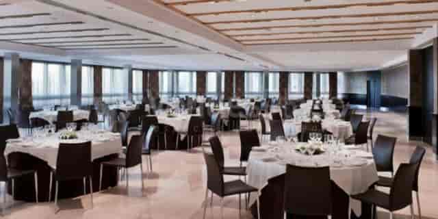Elegant banquet hall in Meliá Madrid Princesa, perfect for weddings and corporate events.