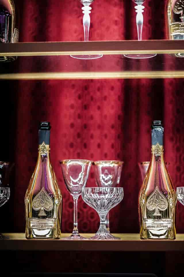 Elegant meeting space with champagne, crystal glasses, ideal for upscale events.