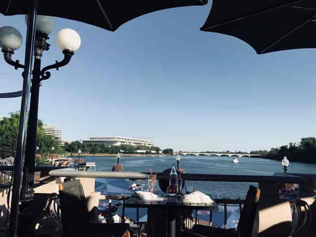 Picturesque waterfront venue at Terrace in Sequoia for outdoor events and gatherings.