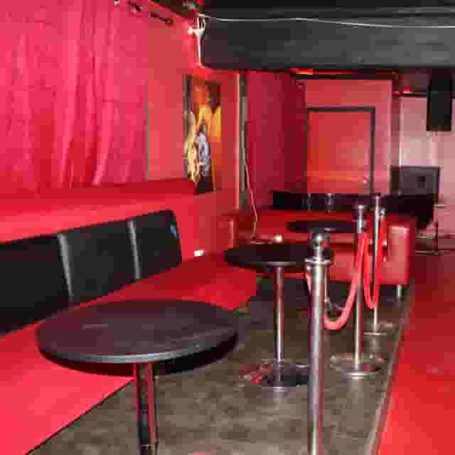 STUDIO R - RedRoom Lounge