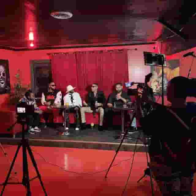STUDIO R - RedRoom Lounge