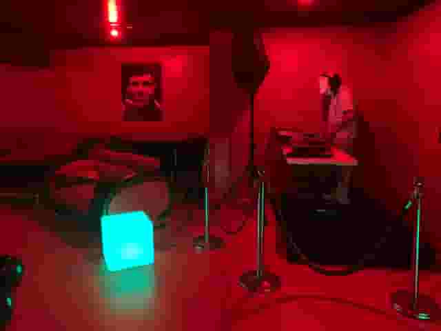 STUDIO R - RedRoom Lounge
