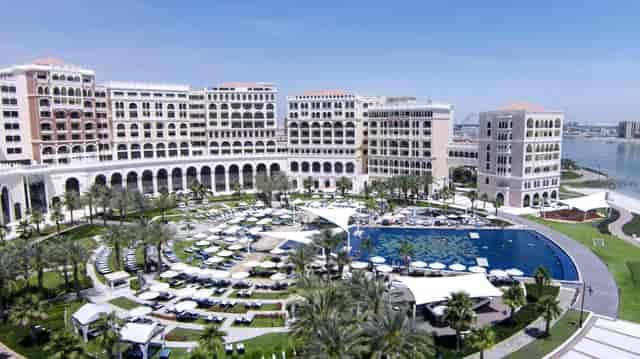 Milano 4 at The Ritz-Carlton Abu Dhabi, ideal venue for meetings and events.