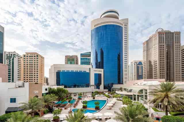 Shaleela Suite, Abu Dhabi venue with outdoor pool for elegant meetings and events.