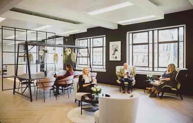Modern business lounge with natural light, ideal for meetings and events in Orega King Street.