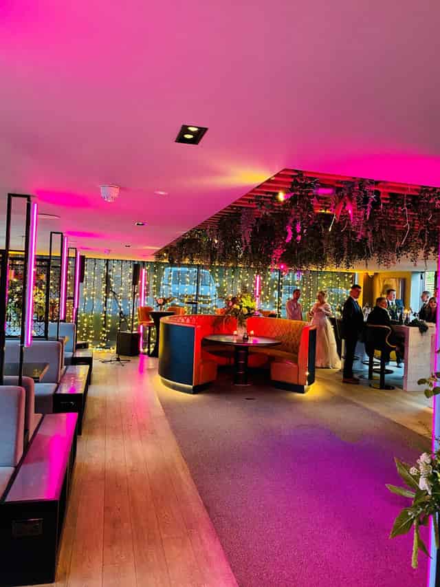 HQ Lounge