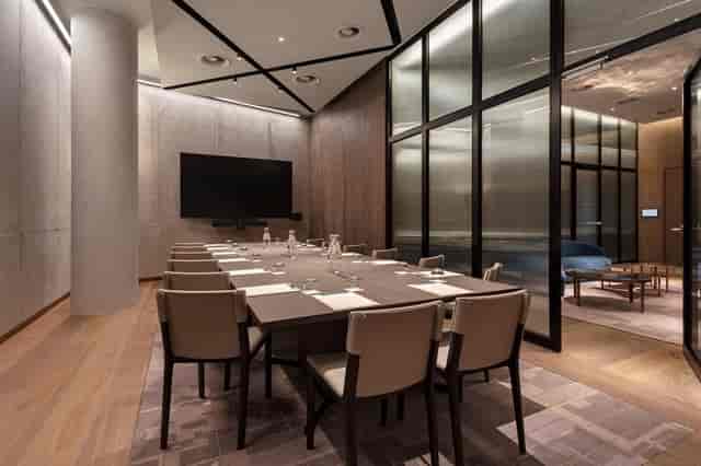 Modern meeting room with glass walls, perfect for professional events and presentations.