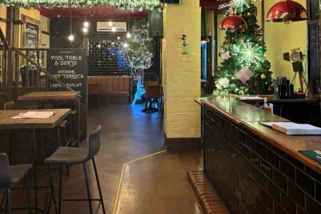 Spacious 532 Bar + Kitchen with festive decor, ideal for gatherings and events.