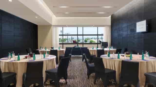 Meeting room in Corniche Hotel Abu Dhabi, bright space for corporate events and workshops.