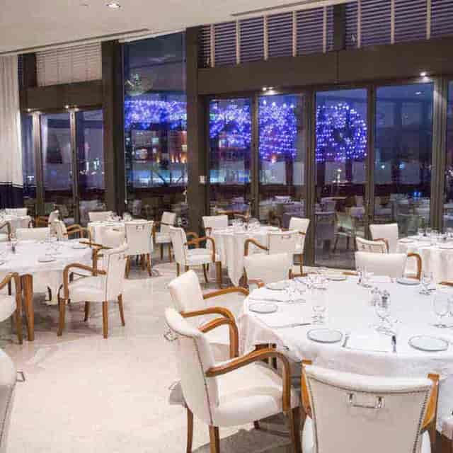 Elegant dining at Cipriani Yas Island, ideal for corporate dinners and celebrations.