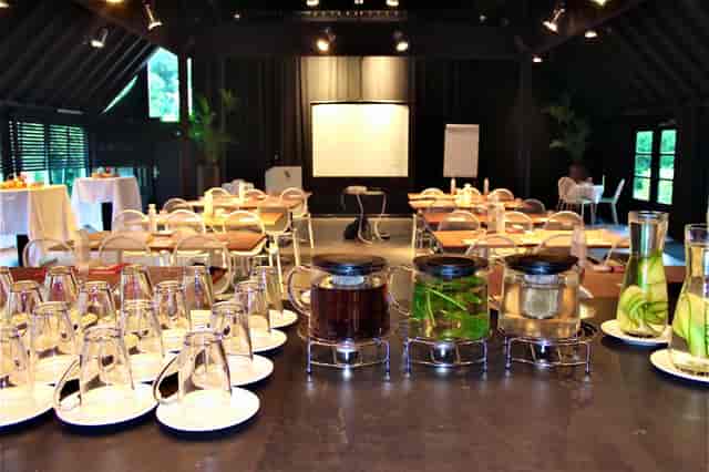 Meeting room at Brasserie Paardenburg with infused water and natural light for events.