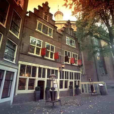 Charming historic restaurant with large windows for events in De Silveren Spiegel.