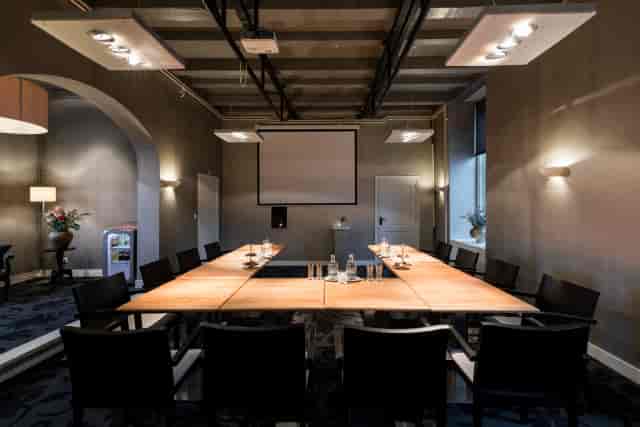 Van Brunswijckzaal meeting room in Kasteel Woerden, modern and elegant for presentations.