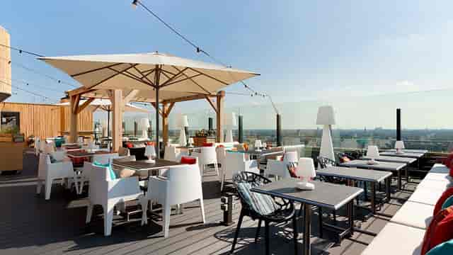 Skybar at Floor17: stylish rooftop venue with city skyline, perfect for events and receptions.