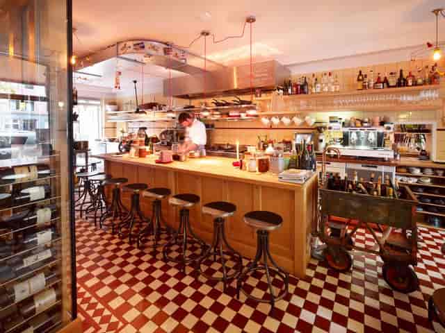 "Inviting kitchen bar at Restaurant Marius, perfect for culinary events and gatherings."