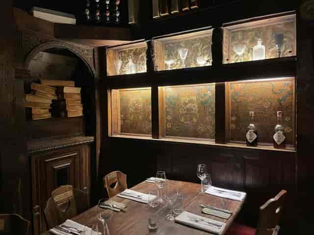 Intimate dining setup in De Moeder Hendrina Kamer, ideal for private events and fine dining.