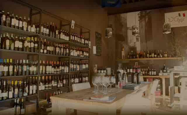 Wine-tasting lounge in D'Amici Vleuten, ideal for corporate events and networking.