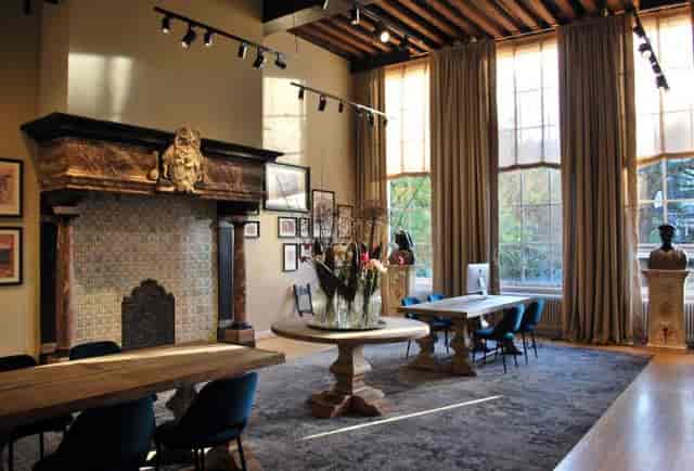 Elegant library meeting space with fireplace, ideal for gatherings and brainstorming events.