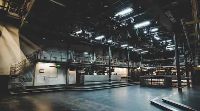 Max at Melkweg: versatile event space with advanced lighting for dynamic presentations and performances.