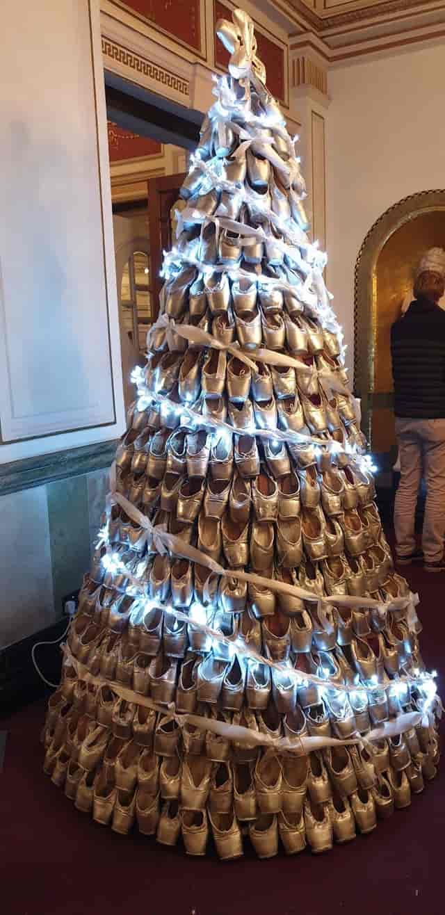 Golden ballet shoe tree in Royal Retiring Room, perfect for elegant dance events.