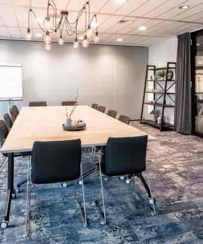 Modern conference room with wooden table and ergonomic chairs for productive meetings