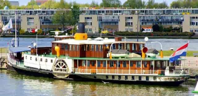 Charming riverboat venue Radersalon in Kapitein Anna for events and retreats.