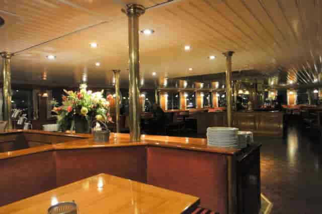 Elegant dining space in Kapitein Anna for upscale gatherings and events.