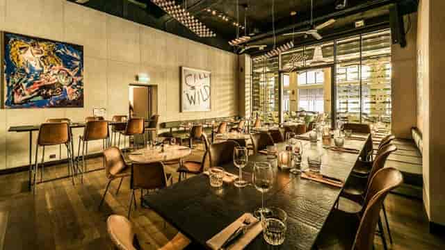 Modern restaurant in De Kroon, ideal for intimate gatherings and corporate events.