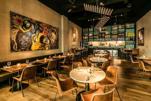 Stylish event space at De Kroon restaurant with modern decor for gatherings and meetings.