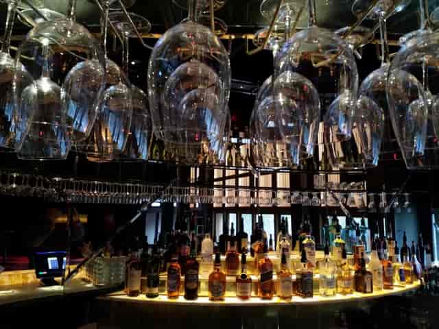 Elegant bar in Royal Room, De Kroon - ideal for receptions and networking events.
