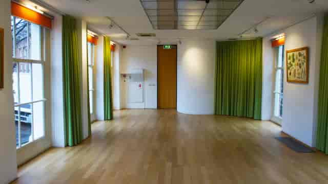 Laranja Room in De Hortus, featuring vibrant orange decor for events and gatherings.