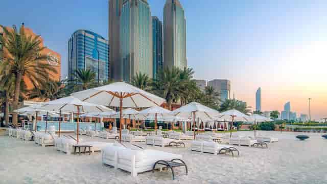 Arzanah Ballroom: elegant beachside venue for corporate retreats and celebrations.